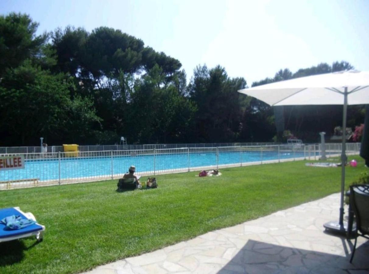 Bel Appartement Avec Piscine Proche Des Plages Six-Fours-les-Plages Exterior photo