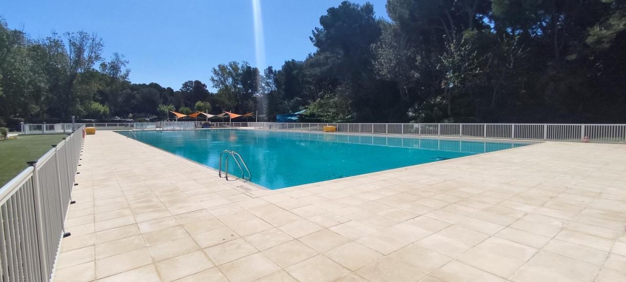 Bel Appartement Avec Piscine Proche Des Plages Six-Fours-les-Plages Exterior photo